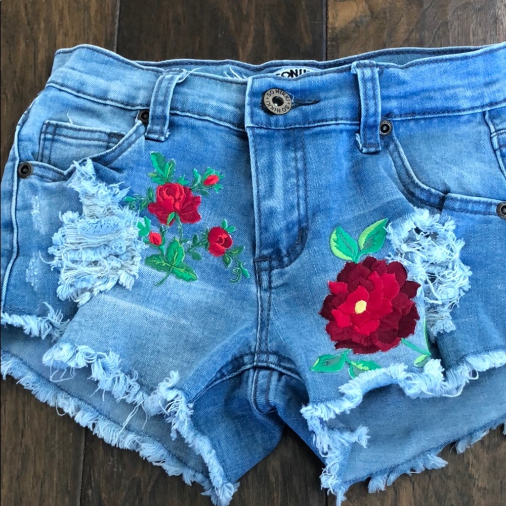 Riled rose patch jean shorts